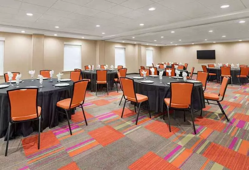 ホテル Home2 Suites By Hilton Woodbridge Potomac Mills