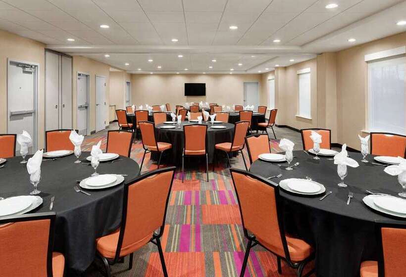 Отель Home2 Suites By Hilton Woodbridge Potomac Mills