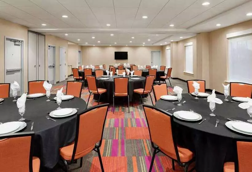 ホテル Home2 Suites By Hilton Woodbridge Potomac Mills