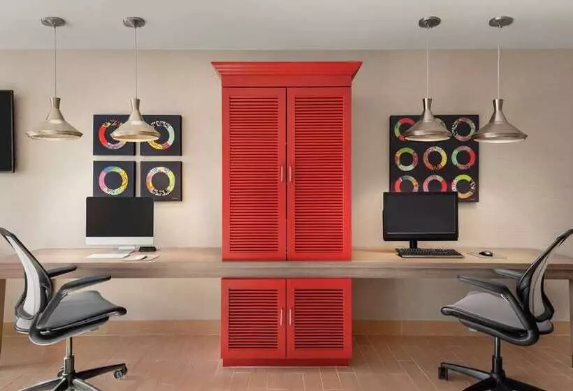 ホテル Home2 Suites By Hilton Woodbridge Potomac Mills