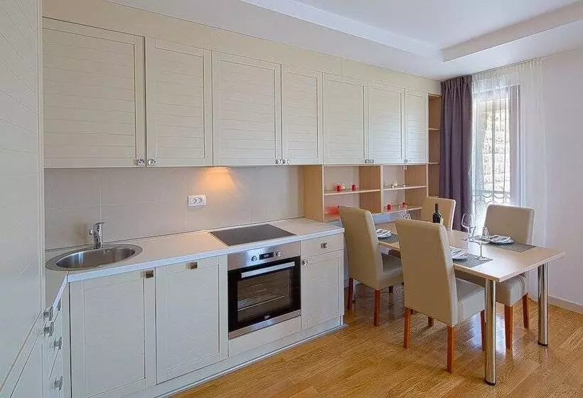 Spaska Apartments