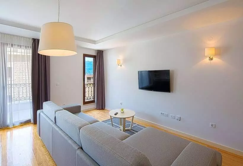 Spaska Apartments