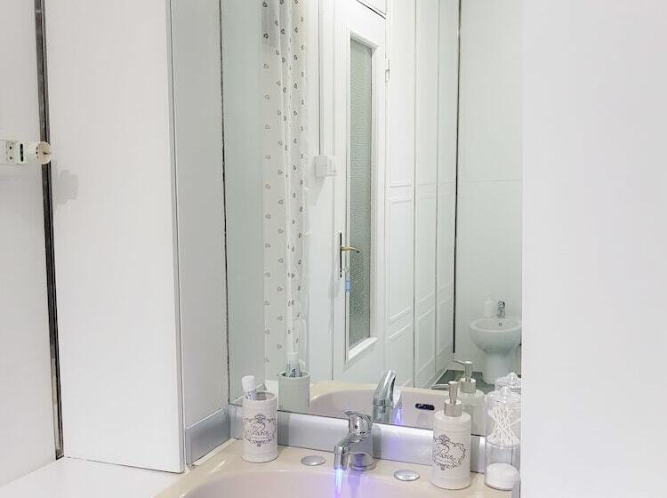 هتل B&b Piazza Della Vittoria