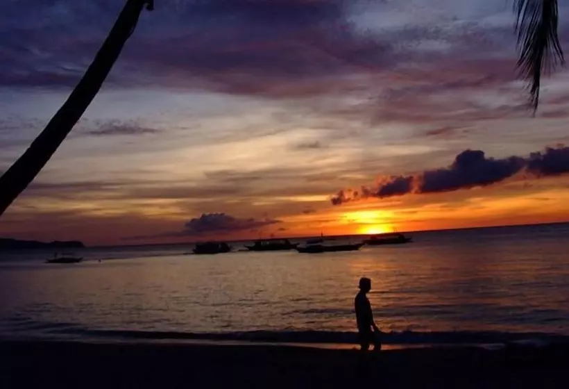 هتل Boracay Beach Houses