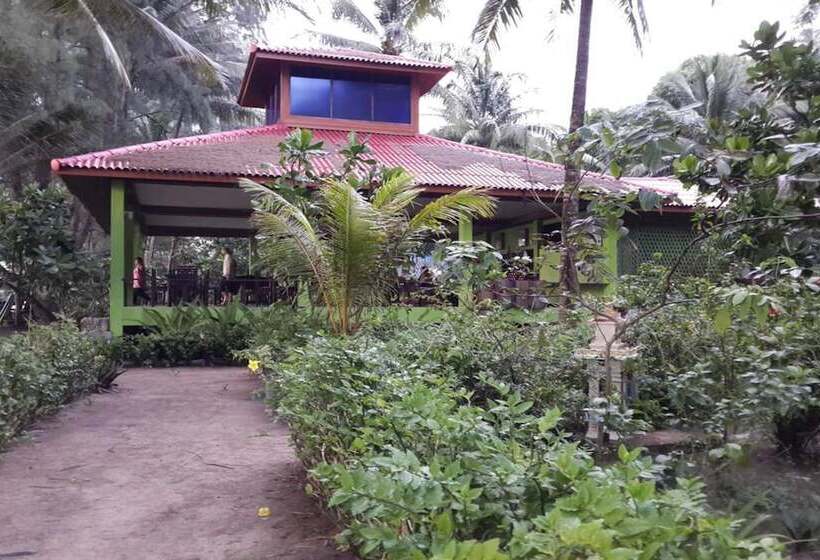 酒店 Phayam Coconut Beach Resort