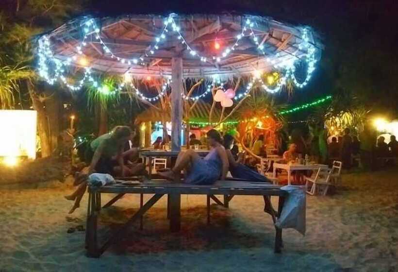 酒店 Phayam Coconut Beach Resort