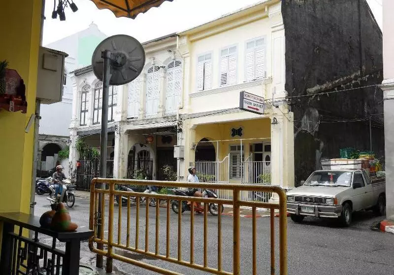 هتل Phuket Old Town Hostel