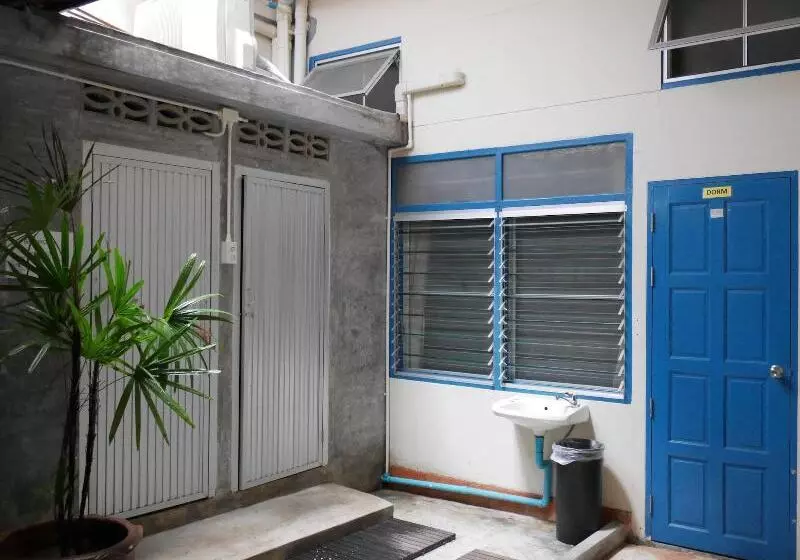 هتل Phuket Old Town Hostel