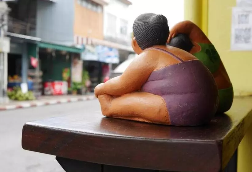 هتل Phuket Old Town Hostel