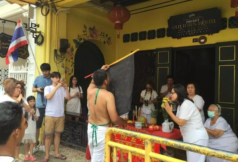 هتل Phuket Old Town Hostel