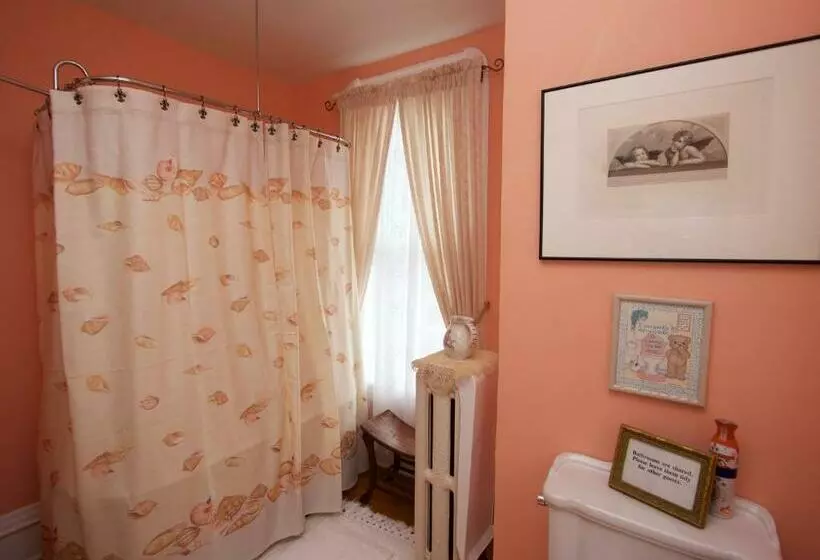 Hotelli Sylvia's Irish Inn