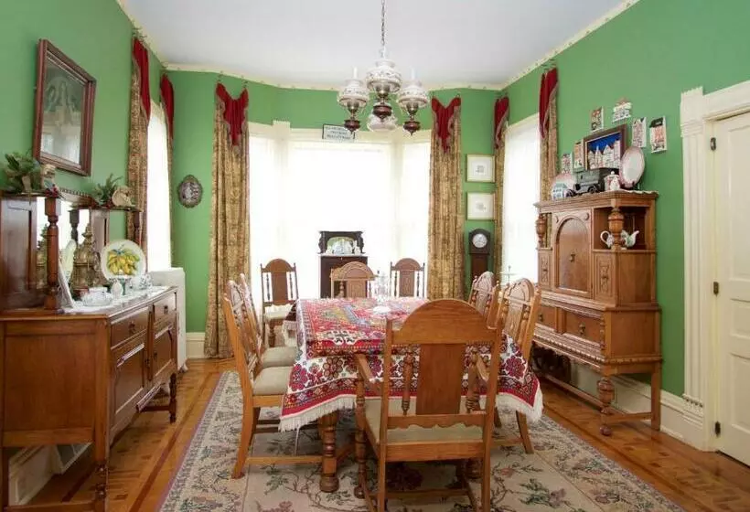 Hotelli Sylvia's Irish Inn