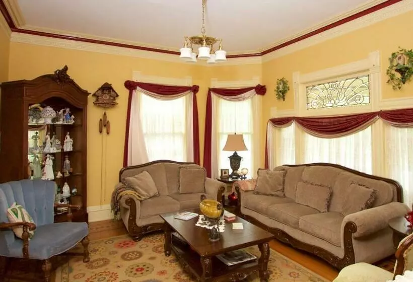 Hotelli Sylvia's Irish Inn