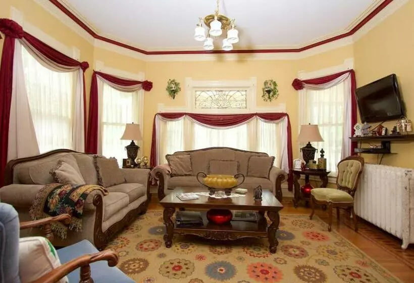 Hotelli Sylvia's Irish Inn