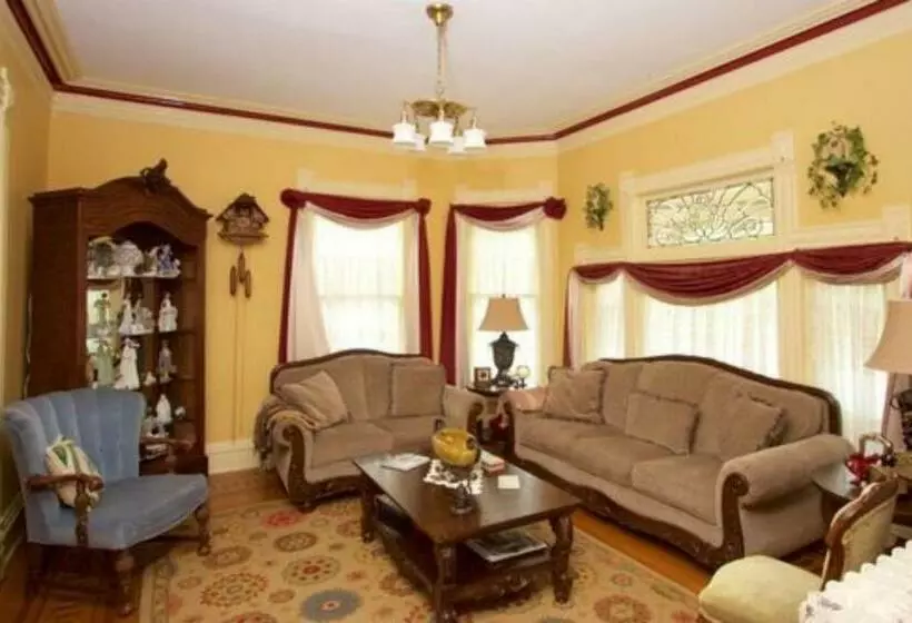 Hotelli Sylvia's Irish Inn