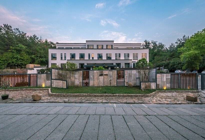 בית מלון כפרי The Lucid Resort