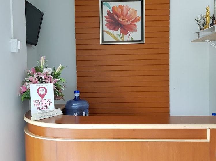 ホテル Chutchawan Apartment