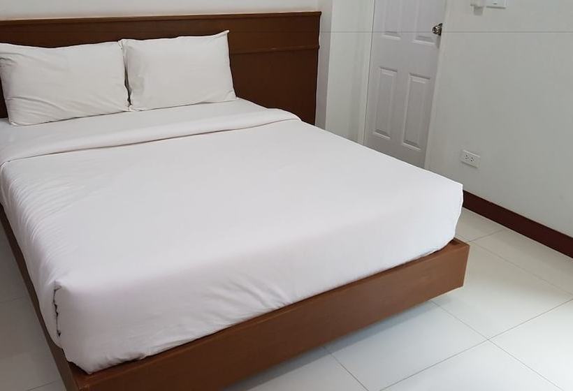 ホテル Chutchawan Apartment