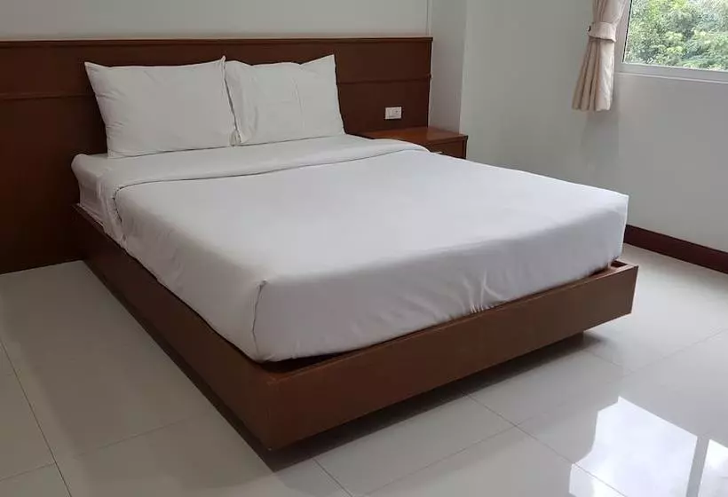 هتل Chutchawan Apartment