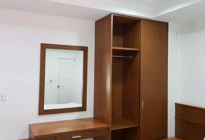 هتل Chutchawan Apartment