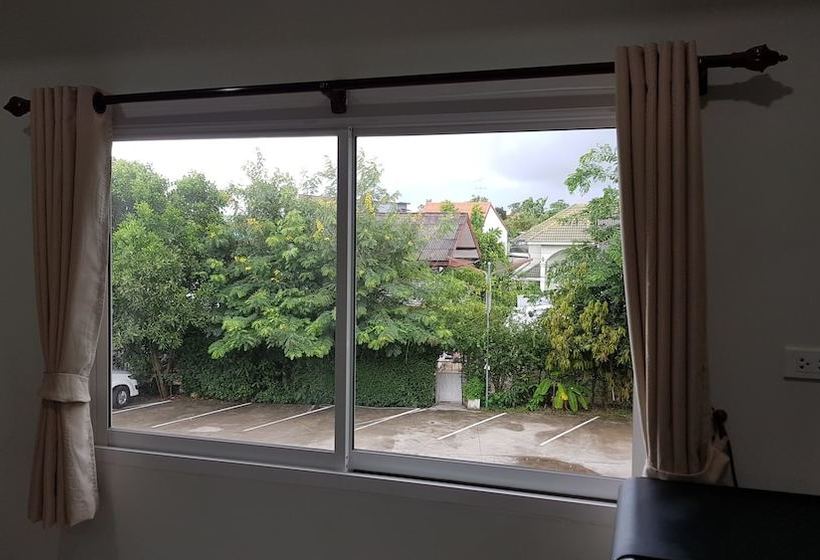 ホテル Chutchawan Apartment