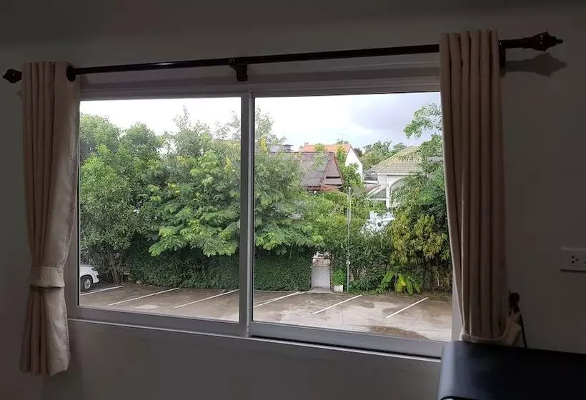 هتل Chutchawan Apartment