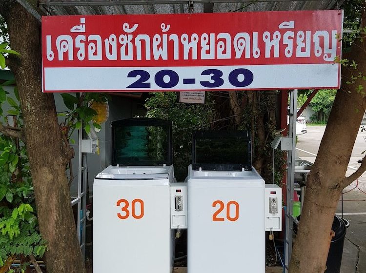 ホテル Chutchawan Apartment