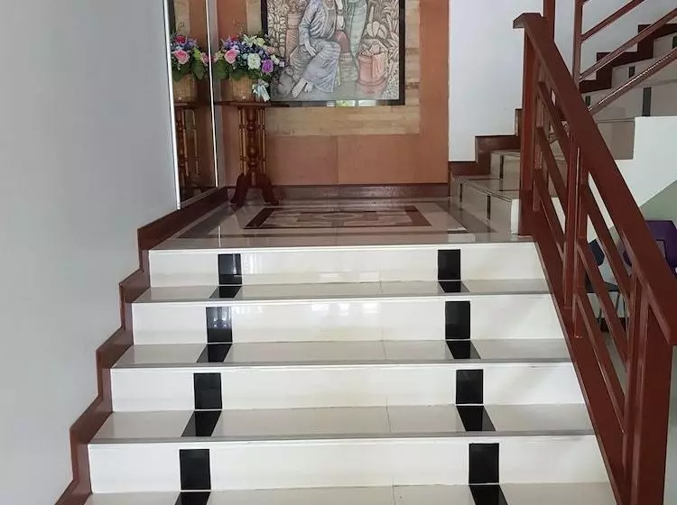 هتل Chutchawan Apartment