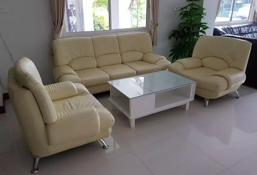 هتل Chutchawan Apartment