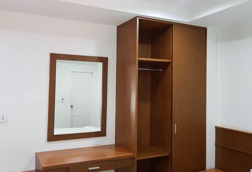 ホテル Chutchawan Apartment