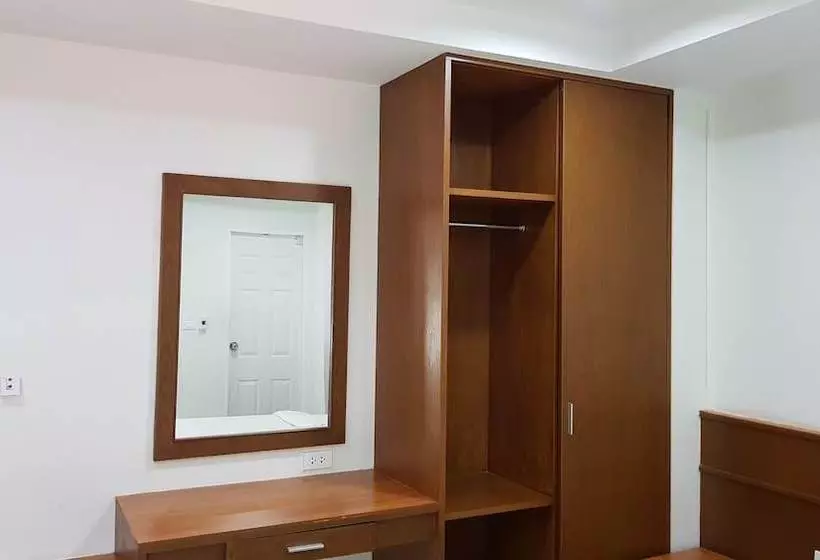 هتل Chutchawan Apartment