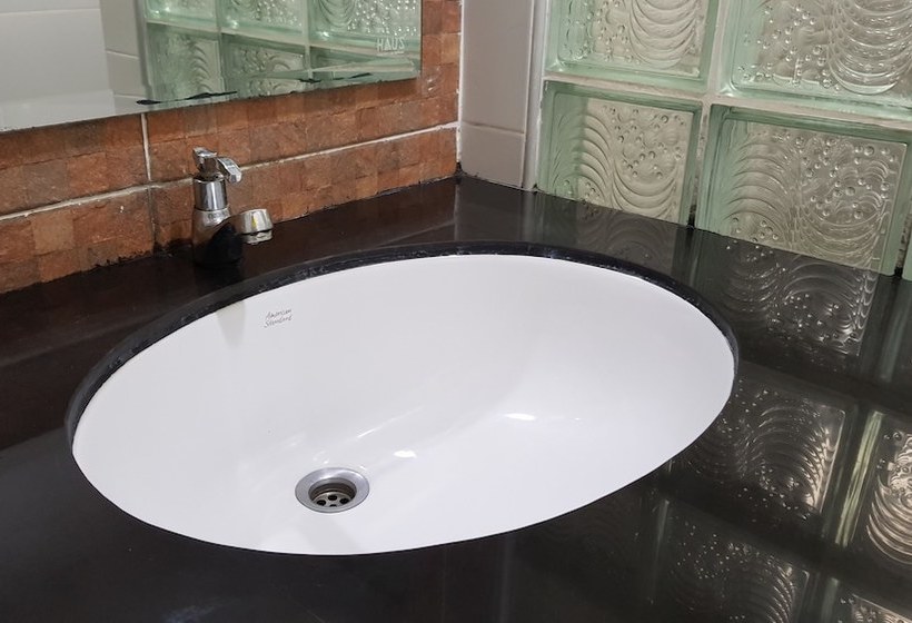 ホテル Chutchawan Apartment