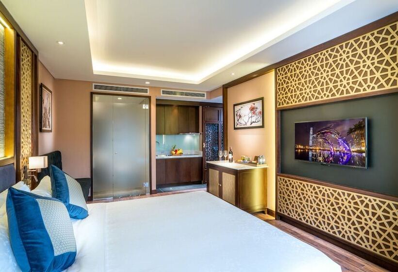 هتل Conifer Grand