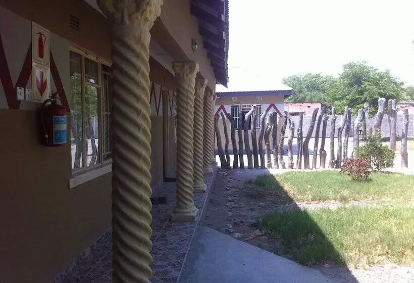 هتل Gomwe Guest Inn