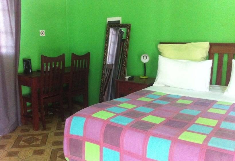 هتل Gomwe Guest Inn