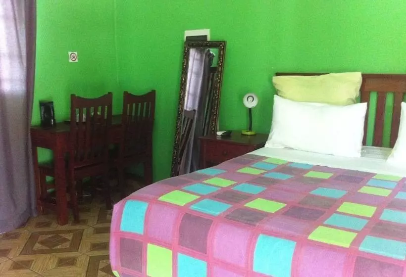 هتل Gomwe Guest Inn