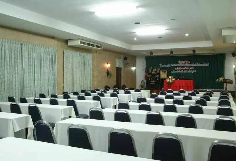 هتل Huaykhakhaeng Country Home Resort