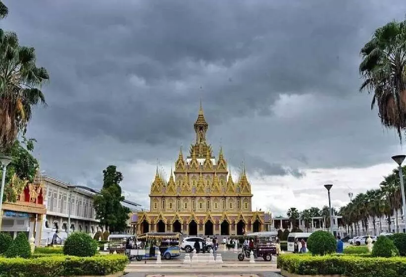 هتل Huaykhakhaeng Country Home Resort