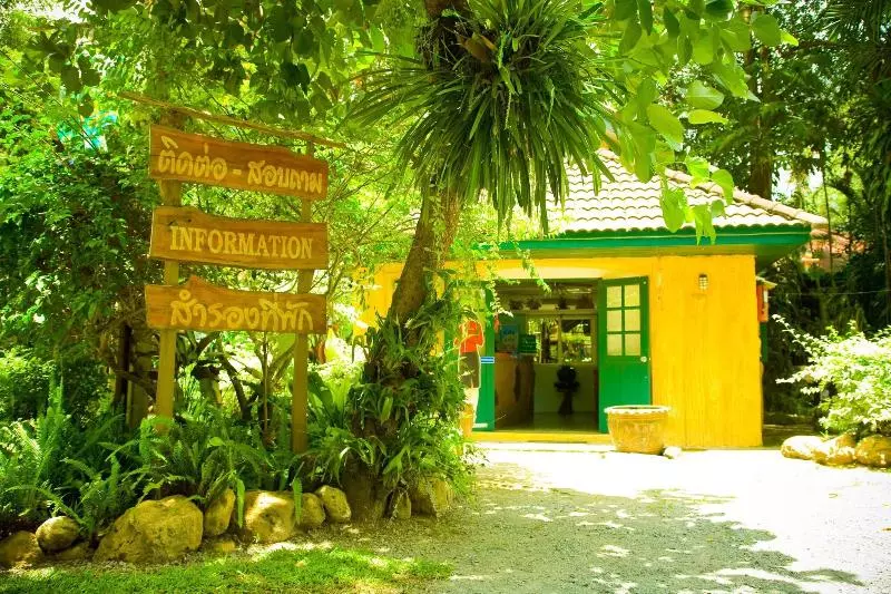 هتل Huaykhakhaeng Country Home Resort