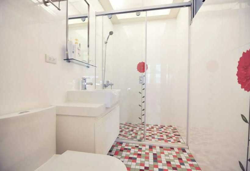 هتل Love Traveling B&b