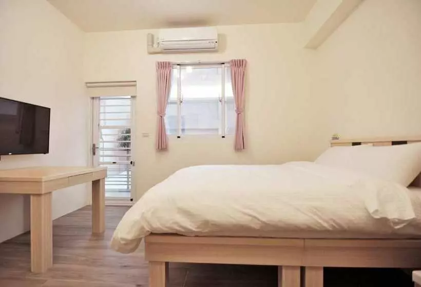 هتل Love Traveling B&b