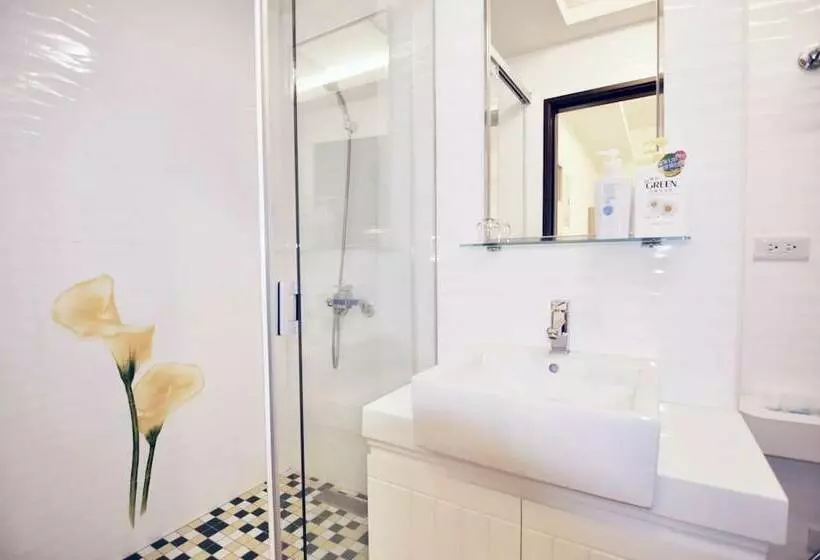 هتل Love Traveling B&b