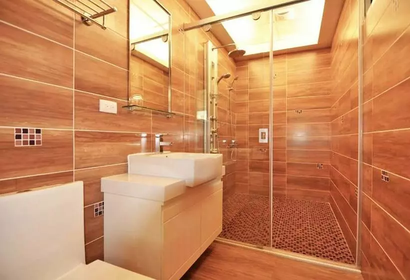 هتل Love Traveling B&b