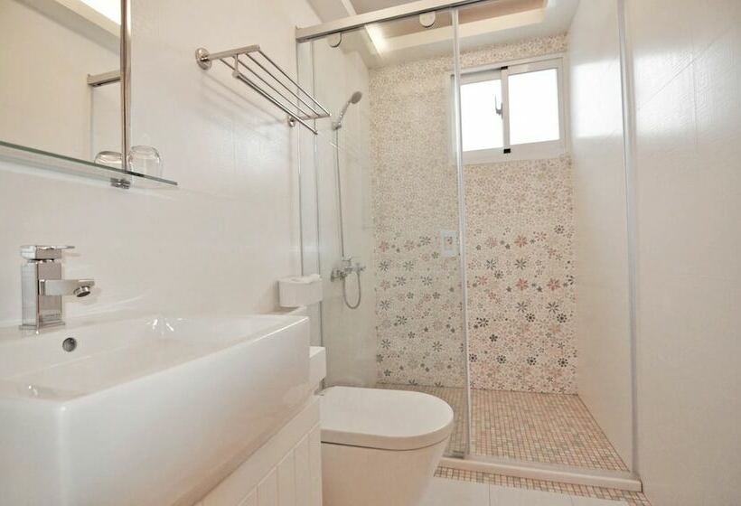 هتل Love Traveling B&b