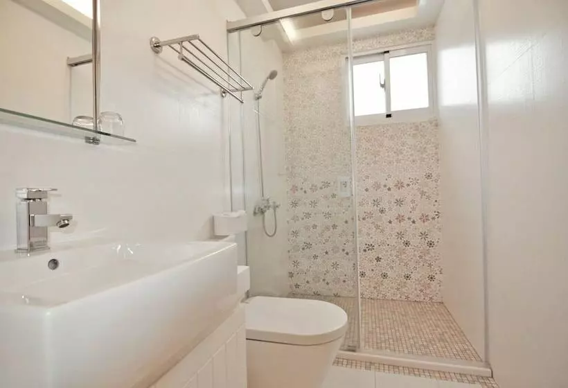 هتل Love Traveling B&b