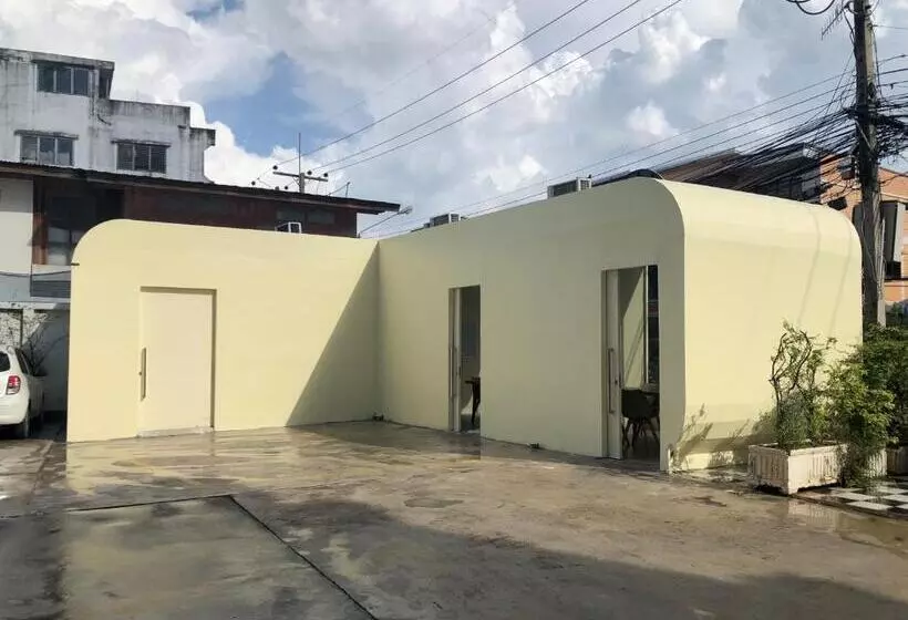 هتل Polkadot Hostel
