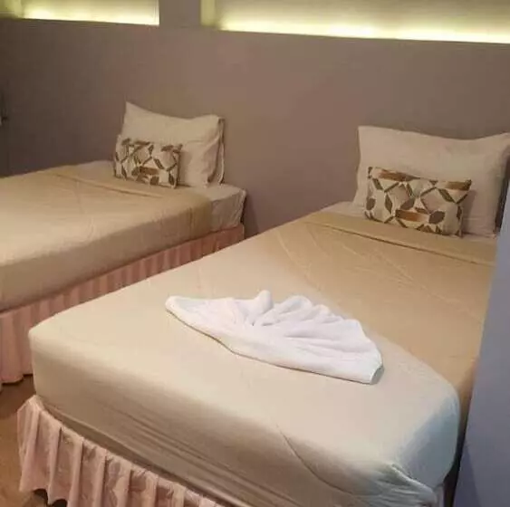 هتل Polkadot Hostel