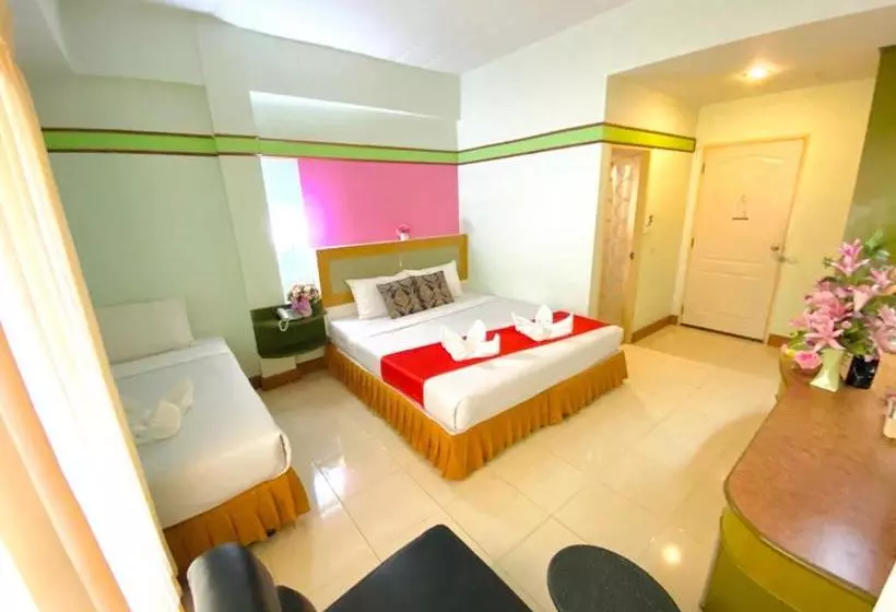 هتل Polkadot Hostel