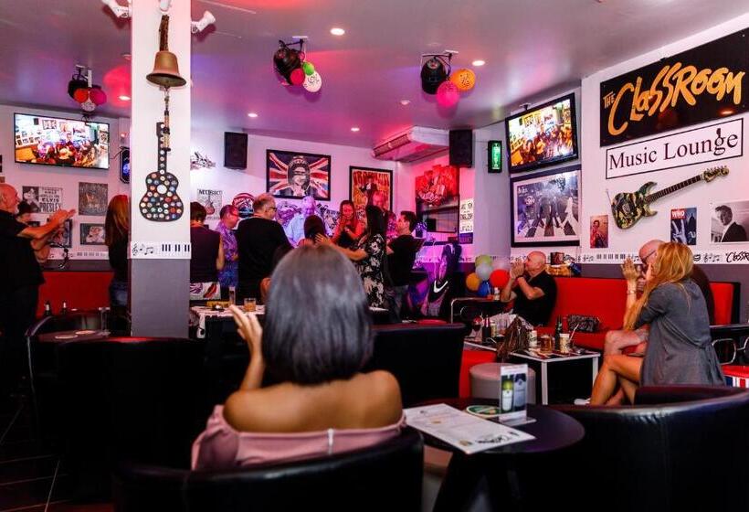 فندق The Classroom