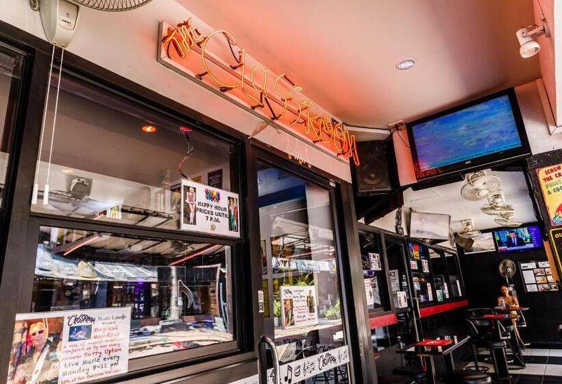 فندق The Classroom